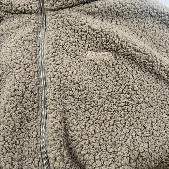 SKIMS Teddy Crop Zip-Up Amethyst - Picture 4 of 5